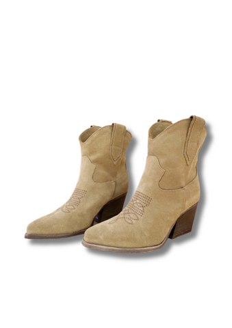 Leila Ambra -Suede Texan Boots Tan