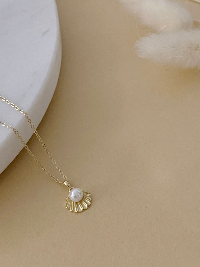 Pearl In Shell Necklace Gold